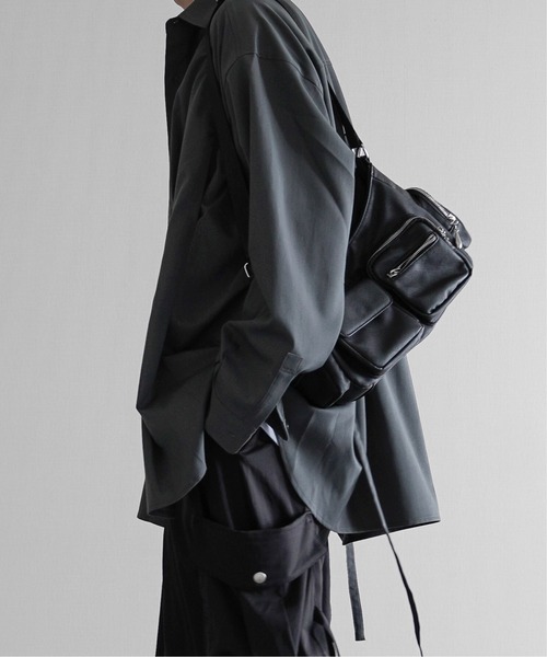KUUUPY(クーピー)の「Multi-Way Back Cord Dart Shirt - マルチウェイ背面コードダーツシャツ(シャツ/ブラウス・メンズ・チャコールグレー/ブラック/グレイッシュベージュ・LARGE/MEDIUM/SMALL)」の2枚目の写真