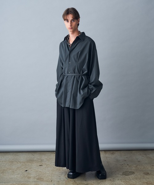 KUUUPY(クーピー)の「Multi-Way Back Cord Dart Shirt - マルチウェイ背面コードダーツシャツ(シャツ/ブラウス・メンズ・チャコールグレー/ブラック/グレイッシュベージュ・LARGE/MEDIUM/SMALL)」の10枚目の写真