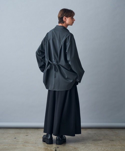KUUUPY(クーピー)の「Multi-Way Back Cord Dart Shirt - マルチウェイ背面コードダーツシャツ(シャツ/ブラウス・メンズ・チャコールグレー/ブラック/グレイッシュベージュ・LARGE/MEDIUM/SMALL)」の9枚目の写真