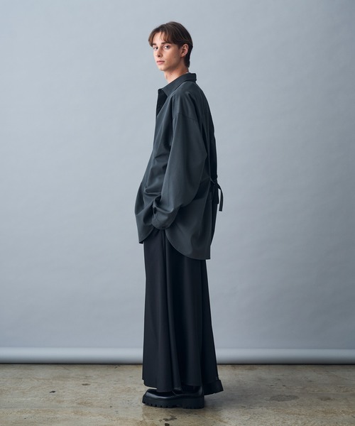 KUUUPY(クーピー)の「Multi-Way Back Cord Dart Shirt - マルチウェイ背面コードダーツシャツ(シャツ/ブラウス・メンズ・チャコールグレー/ブラック/グレイッシュベージュ・LARGE/MEDIUM/SMALL)」の8枚目の写真