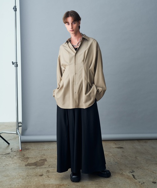 KUUUPY(クーピー)の「Multi-Way Back Cord Dart Shirt - マルチウェイ背面コードダーツシャツ(シャツ/ブラウス・メンズ・チャコールグレー/ブラック/グレイッシュベージュ・LARGE/MEDIUM/SMALL)」の11枚目の写真