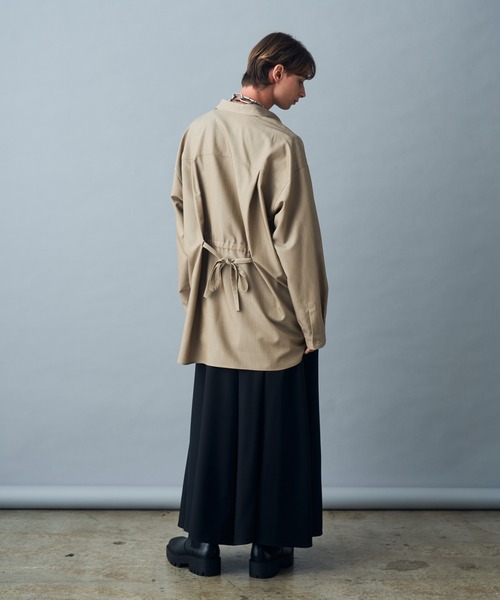 KUUUPY(クーピー)の「Multi-Way Back Cord Dart Shirt - マルチウェイ背面コードダーツシャツ(シャツ/ブラウス・メンズ・チャコールグレー/ブラック/グレイッシュベージュ・LARGE/MEDIUM/SMALL)」の13枚目の写真