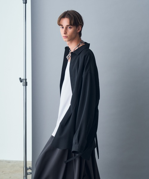 KUUUPY(クーピー)の「Multi-Way Back Cord Dart Shirt - マルチウェイ背面コードダーツシャツ(シャツ/ブラウス・メンズ・チャコールグレー/ブラック/グレイッシュベージュ・LARGE/MEDIUM/SMALL)」の4枚目の写真