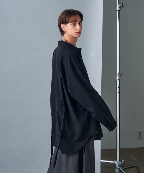 KUUUPY(クーピー)の「Multi-Way Back Cord Dart Shirt - マルチウェイ背面コードダーツシャツ(シャツ/ブラウス・メンズ・チャコールグレー/ブラック/グレイッシュベージュ・LARGE/MEDIUM/SMALL)」の5枚目の写真