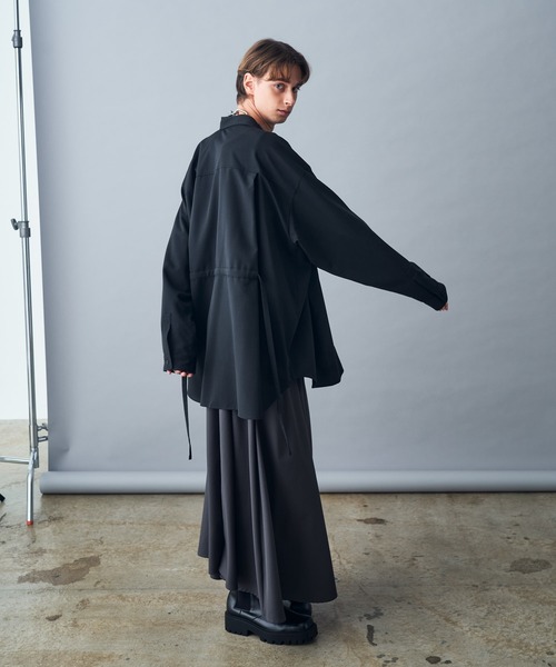 KUUUPY(クーピー)の「Multi-Way Back Cord Dart Shirt - マルチウェイ背面コードダーツシャツ(シャツ/ブラウス・メンズ・チャコールグレー/ブラック/グレイッシュベージュ・LARGE/MEDIUM/SMALL)」の18枚目の写真