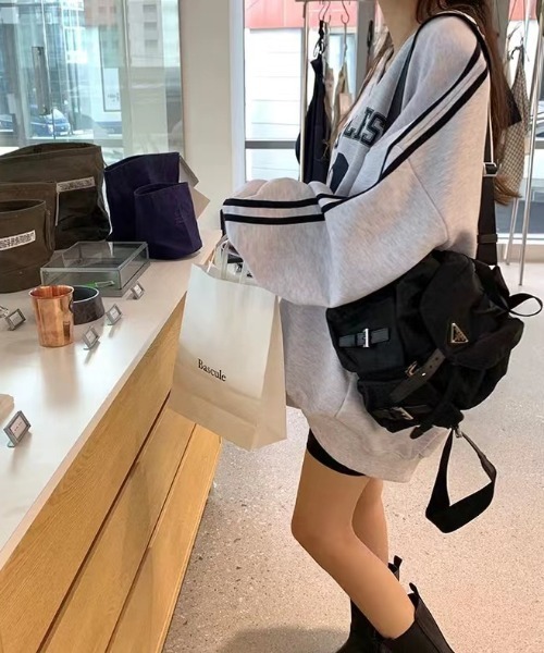 Mela(メラ)の「NUMBERING V PO(スウェット・レディース・グレー/ネイビー・FREE)」の11枚目の写真