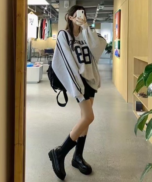 Mela(メラ)の「NUMBERING V PO(スウェット・レディース・グレー/ネイビー・FREE)」の14枚目の写真