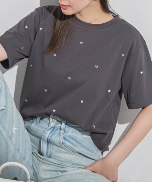 VICKY(ビッキー)の「ハートホットフィックスTシャツ≪手洗い可能≫(Tシャツ/カットソー・レディース・ブラック/アイボリー/ホワイト系その他/チャコールグレー・M)」の4枚目の写真