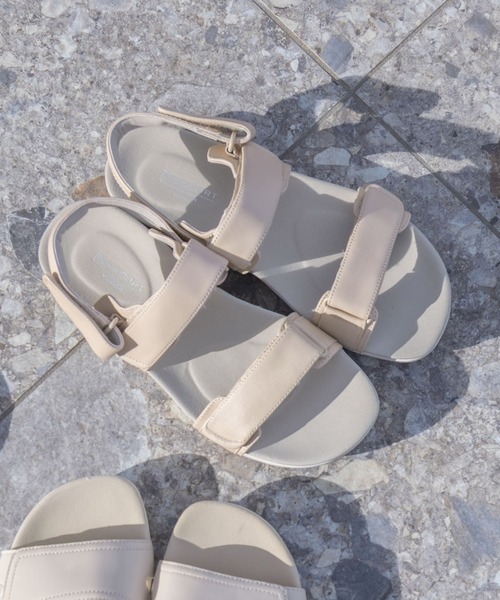 ROCKPORT(ロックポート)の「【WOMEN】 トゥルーウォークゼロ スリー サンダル ツーバンド スリング(サンダル・レディース・アイボリー・22.0cm/22.5cm/23.0cm/23.5cm/24.0cm/24.5cm/25.0cm)」の1枚目の写真