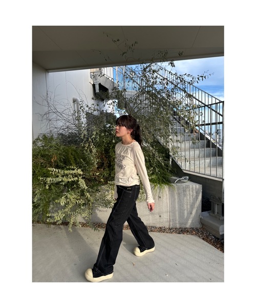 shesame(シーセム)の「center seam denim pants(デニムパンツ・レディース・ブラック・LARGE/MEDIUM)」の7枚目の写真