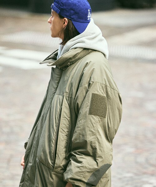 FREAK'S STORE（フリークスストア）の「限定展開 ビッグシルエット モンスターパーカー / 中綿 ミリタリージャケット（ブルゾン・メンズ・オリーブ/ブラック・LARGE/MEDIUM/SMALL）」の17枚目の写真