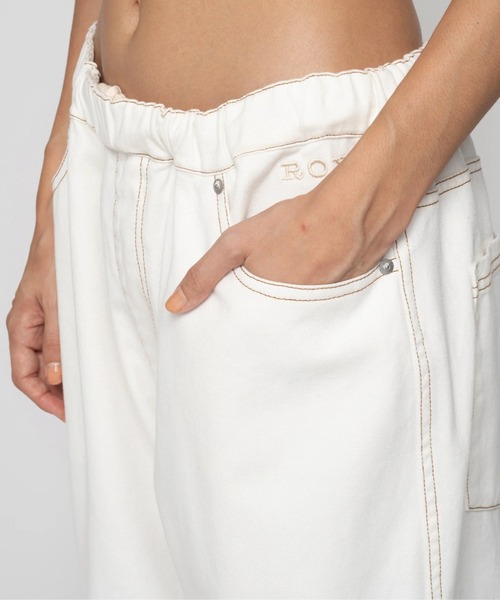 ROXY（ロキシー）の「TAKE IT EASY PANTS/ロキシーワイドフィットパンツ（チノパンツ・レディース・オリーブ/インディゴブルー/ホワイト/グリーン/ブラック/ブラック系その他・LARGE/MEDIUM/SMALL）」の21枚目の写真