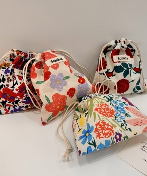 超希少！　ボッテガヴェネタ　巾着　ポーチ　ナイロン　花柄　総柄　赤 超希少！ ボッテガヴェネタ 巾着 ポーチ ナイロン 花柄 総柄 赤