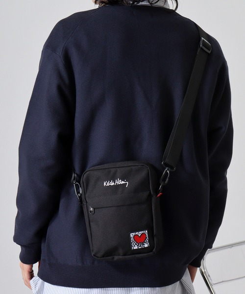 Keith Haring（キース・ヘリング）の「Keith Haring ハートタテ型ショルダーバッグ（ショルダーバッグ・メンズ・ブラック・FREE）」の5枚目の写真