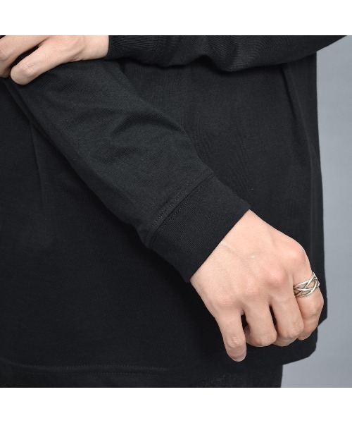 MODISH GAZE(モディシュガゼ)の「スモーキングガール SIT BACK AND RELAX ロンT(Tシャツ/カットソー・メンズ・ブラック・MEDIUM/LARGE/X-LARGE)」の9枚目の写真