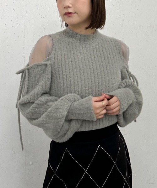 archives(アルシーヴ)の「ショルダーシアーリブフェザーニット(ニット/セーター・レディース・ブラック/ピンクベージュ/アイボリー/ブルーグレー・MEDIUM)」の2枚目の写真