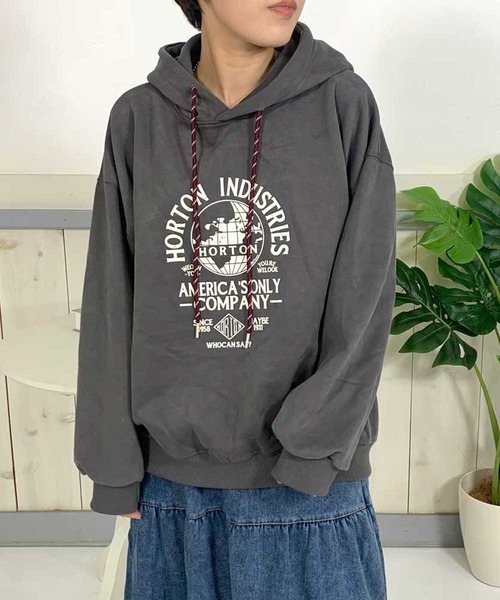 CRB(シーアールビー)の「カレッジロゴビッグパーカープルオーバー(パーカー・レディース・ベージュ/グレー/チャコールグレー・F)」の2枚目の写真