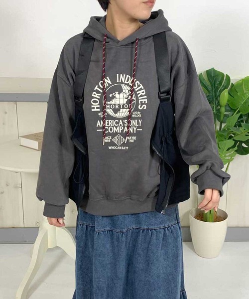 CRB(シーアールビー)の「カレッジロゴビッグパーカープルオーバー(パーカー・レディース・ベージュ/グレー/チャコールグレー・F)」の8枚目の写真