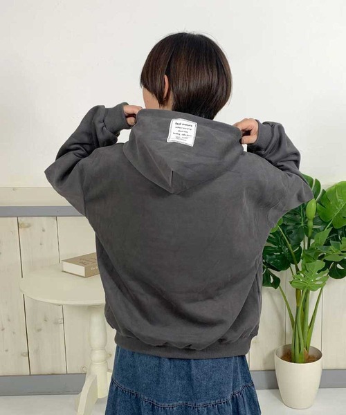 CRB(シーアールビー)の「カレッジロゴビッグパーカープルオーバー(パーカー・レディース・ベージュ/グレー/チャコールグレー・F)」の10枚目の写真
