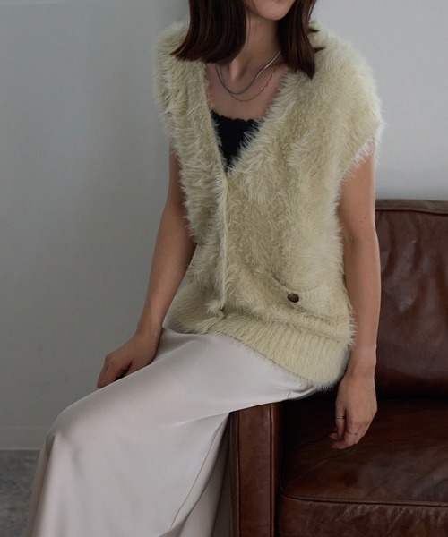 TRIANGLE PALETTE(トライアングルパレット)の「シャギーニットベスト(ベスト・レディース・アイボリー/ダークグレー/ベビーピンク/サックスブルー・FREE)」の1枚目の写真