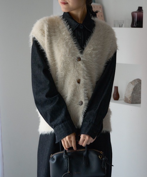 TRIANGLE PALETTE(トライアングルパレット)の「シャギーニットベスト(ベスト・レディース・アイボリー/ダークグレー/ベビーピンク/サックスブルー・FREE)」の9枚目の写真