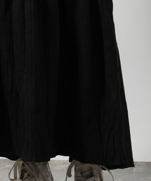 LAKOLE（ラコレ）の「スエードライククリンクルワンピース / 234621（ワンピース・レディース・ベージュ/ブラウン/ブラック・SMALL/MEDIUM）」の8枚目の写真