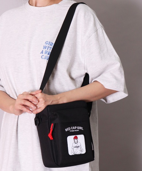 Red Cap Girl(レッドキャプガール)の「(LG)【Red Cap Girl】スクエア ショルダーバッグ(ショルダーバッグ・メンズ・ブラック×レッド/ブラック×グリーン/ブラック×ベージュ・ONE SIZE)」の2枚目の写真