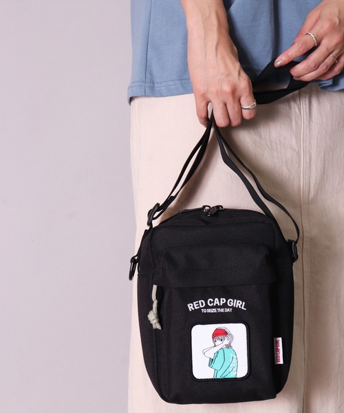 Red Cap Girl(レッドキャプガール)の「(LG)【Red Cap Girl】スクエア ショルダーバッグ(ショルダーバッグ・メンズ・ブラック×レッド/ブラック×グリーン/ブラック×ベージュ・ONE SIZE)」の1枚目の写真