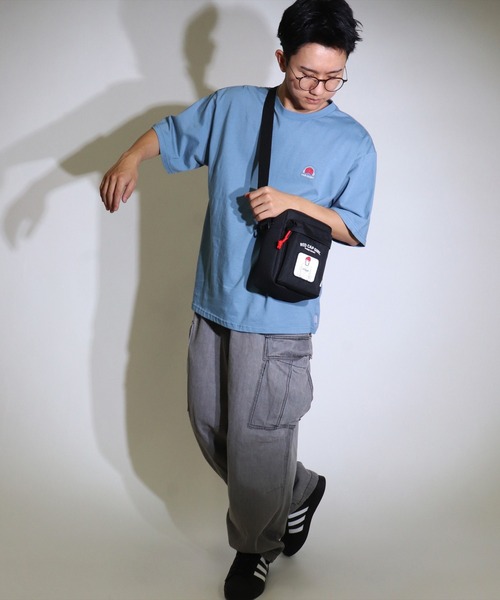 Red Cap Girl(レッドキャプガール)の「(LG)【Red Cap Girl】スクエア ショルダーバッグ(ショルダーバッグ・メンズ・ブラック×レッド/ブラック×グリーン/ブラック×ベージュ・ONE SIZE)」の4枚目の写真