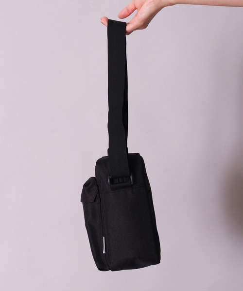 Red Cap Girl(レッドキャプガール)の「(LG)【Red Cap Girl】スクエア ショルダーバッグ(ショルダーバッグ・メンズ・ブラック×レッド/ブラック×グリーン/ブラック×ベージュ・ONE SIZE)」の22枚目の写真