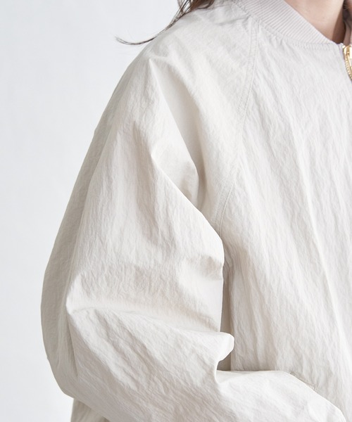 ikka(イッカ)の「ミドル丈リブブルゾン(ブルゾン・レディース・チャコールグレー/オフホワイト・M/L/S)」の17枚目の写真