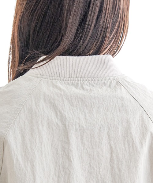 ikka(イッカ)の「ミドル丈リブブルゾン(ブルゾン・レディース・チャコールグレー/オフホワイト・M/L/S)」の19枚目の写真