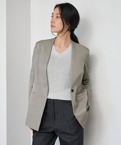 ICB（アイシービー）の「Vi/Ly/Liツイル  ノーカラージャケット（ノーカラージャケット・レディース・カーキ系/グレー系1・0/2/6/4）」の2枚目の写真