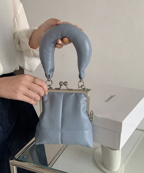 SallyLunn（サリーラン）の「もこもこミニポシェット（ハンドバッグ・レディース・イエロー/アイボリー/ブラック/ブルー・FREE）」の2枚目の写真
