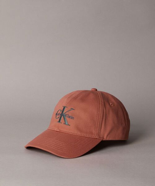 Calvin Klein（カルバン・クライン）の「キャップ - MONOLOGO モノグラムロゴベースボールキャップ（キャップ・メンズ・ブルー系その他/グリーン系その他/ホワイト/ブラック/ネイビー/イエロー系その他/ブルー系その他2/レッド系その他/ダークグリーン/ライトブルー/ブラウン/ベージュ・FREE）」の4枚目の写真