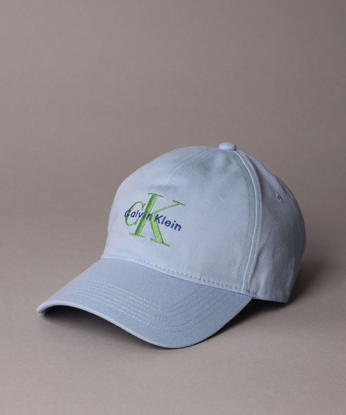 Calvin Klein（カルバン・クライン）の「キャップ - MONOLOGO モノグラムロゴベースボールキャップ（キャップ・メンズ・ブルー系その他/グリーン系その他/ホワイト/ブラック/ネイビー/イエロー系その他/ブルー系その他2/レッド系その他/ダークグリーン/ライトブルー/ブラウン/ベージュ・FREE）」の9枚目の写真