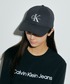 Calvin Klein（カルバン・クライン）の「キャップ - MONOLOGO モノグラムロゴベースボールキャップ[JUNG KOOK / ジョングク着用商品]（キャップ・FREE）」