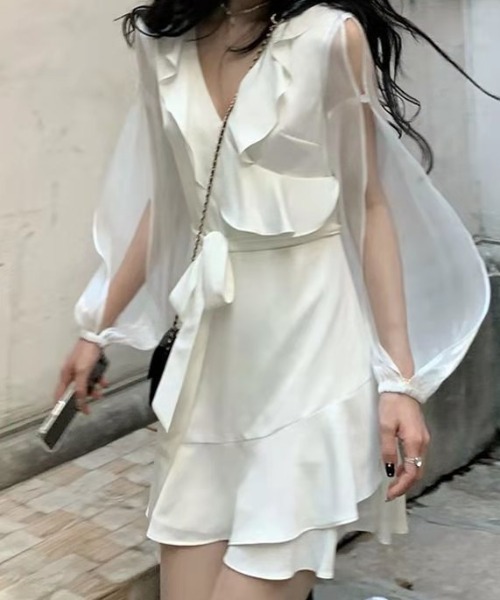 SHEPP（シープ）の「袖オープンシアーVネックフリルワンピース / ミニ（ワンピース・レディース・アイボリー/ブラック・M/L）」の12枚目の写真