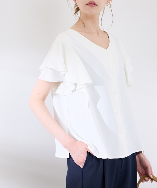 ROPE' PICNIC(ロペピクニック)の「【WEB限定カラー】【UVケア・接触冷感・前後2WAY】フレアスリーブブラウス(シャツ/ブラウス・レディース・チャコールグレー/オフホワイト/サックスブルー/オレンジ/ラベンダー・38)」の2枚目の写真