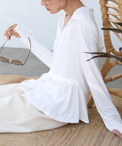 Bab（バブ）の「ペプラムダブルZIPストレッチラッシュガードパーカー（パーカー・レディース・ブラック/オフホワイト/ベージュ・M）」の2枚目の写真