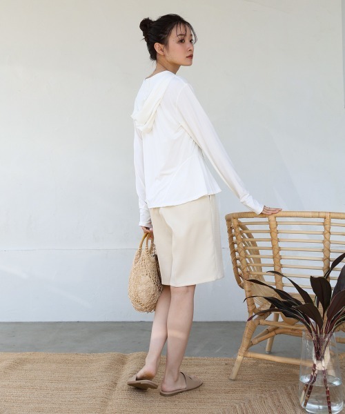 Bab（バブ）の「ペプラムダブルZIPストレッチラッシュガードパーカー（パーカー・レディース・ブラック/オフホワイト/ベージュ・M）」の9枚目の写真