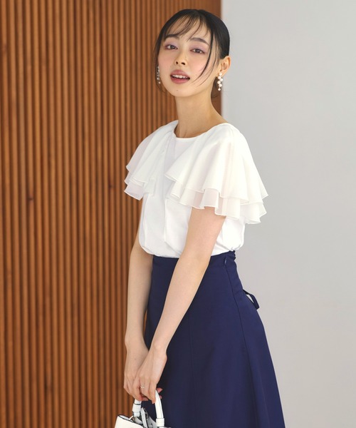 RUIRUE BOUTIQUE(ルイルエブティック)の「洗える ストレッチ | シアー ダブル フリル ケープ Tシャツ | レディース きれいめカジュアル 通勤 半袖 おしゃれ きれいめ カジュアル トップス カットソー(Tシャツ/カットソー・レディース・ロイヤルブルー/ブラック/ホワイト・LL/S/M/L)」の4枚目の写真