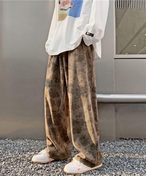 FreeZone(フリーゾーン)の「ルーズシルエット花柄ワイドパンツ(チノパンツ・メンズ・グレー/ブラウン・S/M/L)」の2枚目の写真