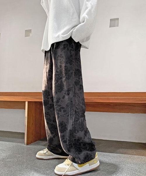 FreeZone(フリーゾーン)の「ルーズシルエット花柄ワイドパンツ(チノパンツ・メンズ・グレー/ブラウン・S/M/L)」の4枚目の写真