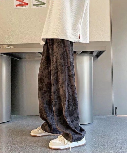 FreeZone(フリーゾーン)の「ルーズシルエット花柄ワイドパンツ(チノパンツ・メンズ・グレー/ブラウン・S/M/L)」の15枚目の写真
