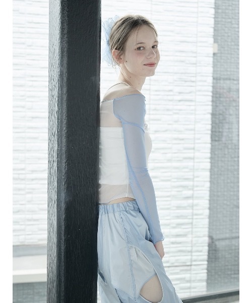 lilLilly（リルリリー）の「チュールオフショルラグランメッシュトップス（Tシャツ/カットソー・レディース・ホワイト/ブラック/ブルー・FREE）」の6枚目の写真