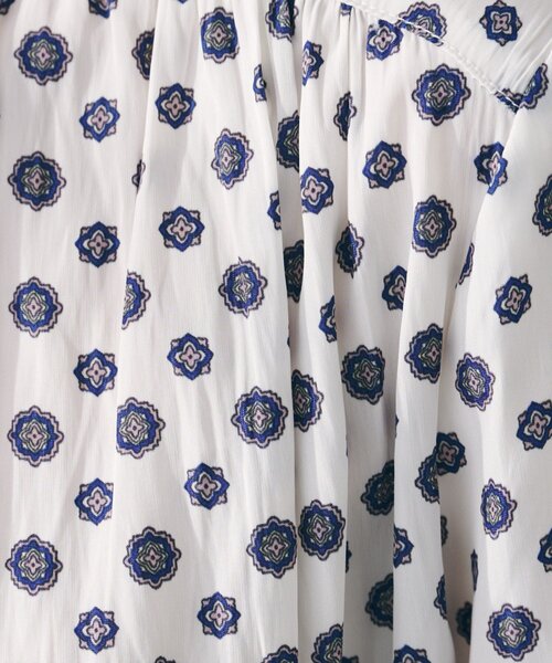 UNTITLED（アンタイトル）の「【セットアップ可能/オンオフ】小紋柄ブラウス（シャツ/ブラウス・レディース・ホワイト系1/ブラウン系1/ネイビー系・00/02/04/44/48）」の8枚目の写真