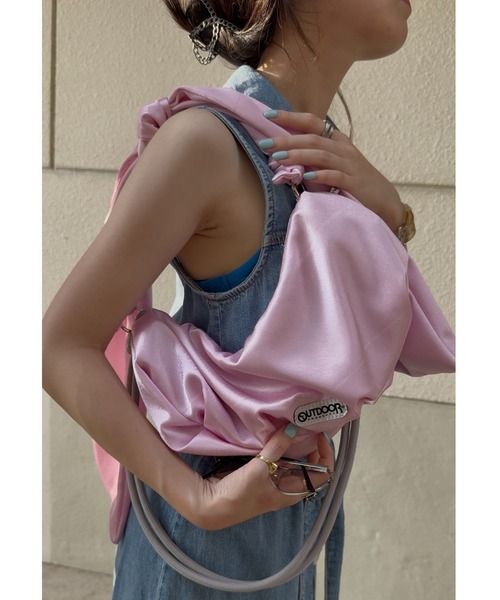 yae(ヤエ)の「【OUTDOOR×yae】Paracord big ribbon bag(ハンドバッグ・レディース・ブラック/グレー/ピンク・FREE)」の5枚目の写真