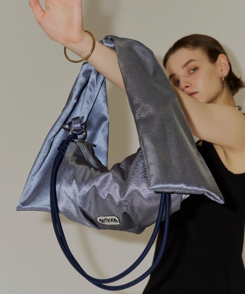 yae(ヤエ)の「【OUTDOOR×yae】Paracord big ribbon bag(ハンドバッグ・レディース・ブラック/グレー/ピンク・FREE)」の6枚目の写真