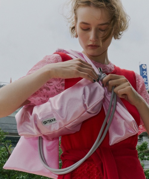 yae(ヤエ)の「【OUTDOOR×yae】Paracord big ribbon bag(ハンドバッグ・レディース・ブラック/グレー/ピンク・FREE)」の4枚目の写真